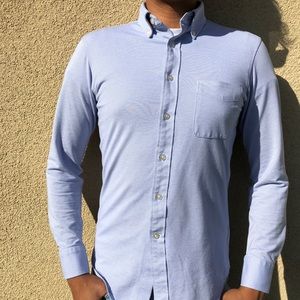 Uniqlo Fitted Blue Oxford Easy Care Button Up.